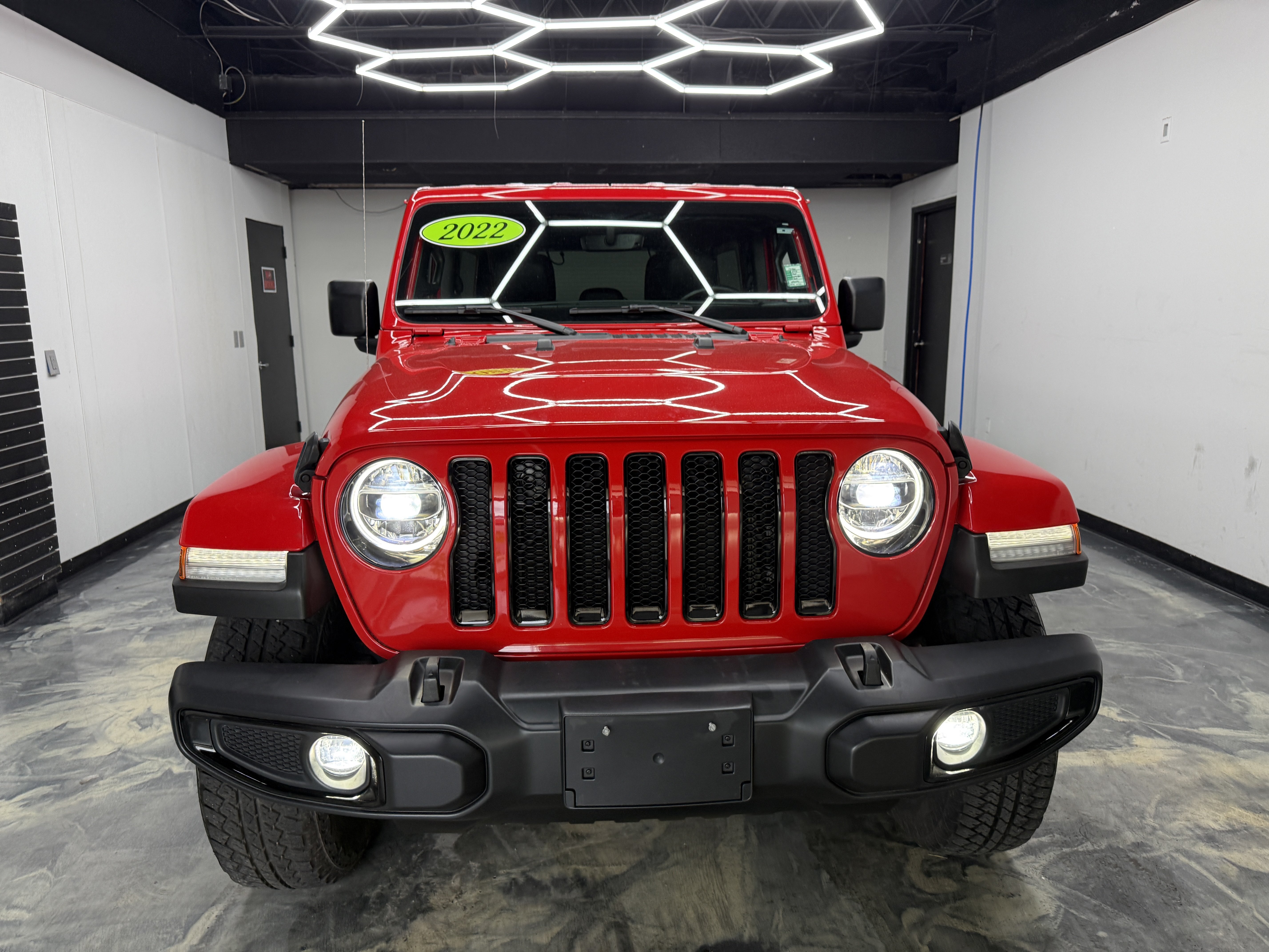Used 2022 Jeep Wrangler Unlimited Sahara w/ Altitude AWD/4WD image 7