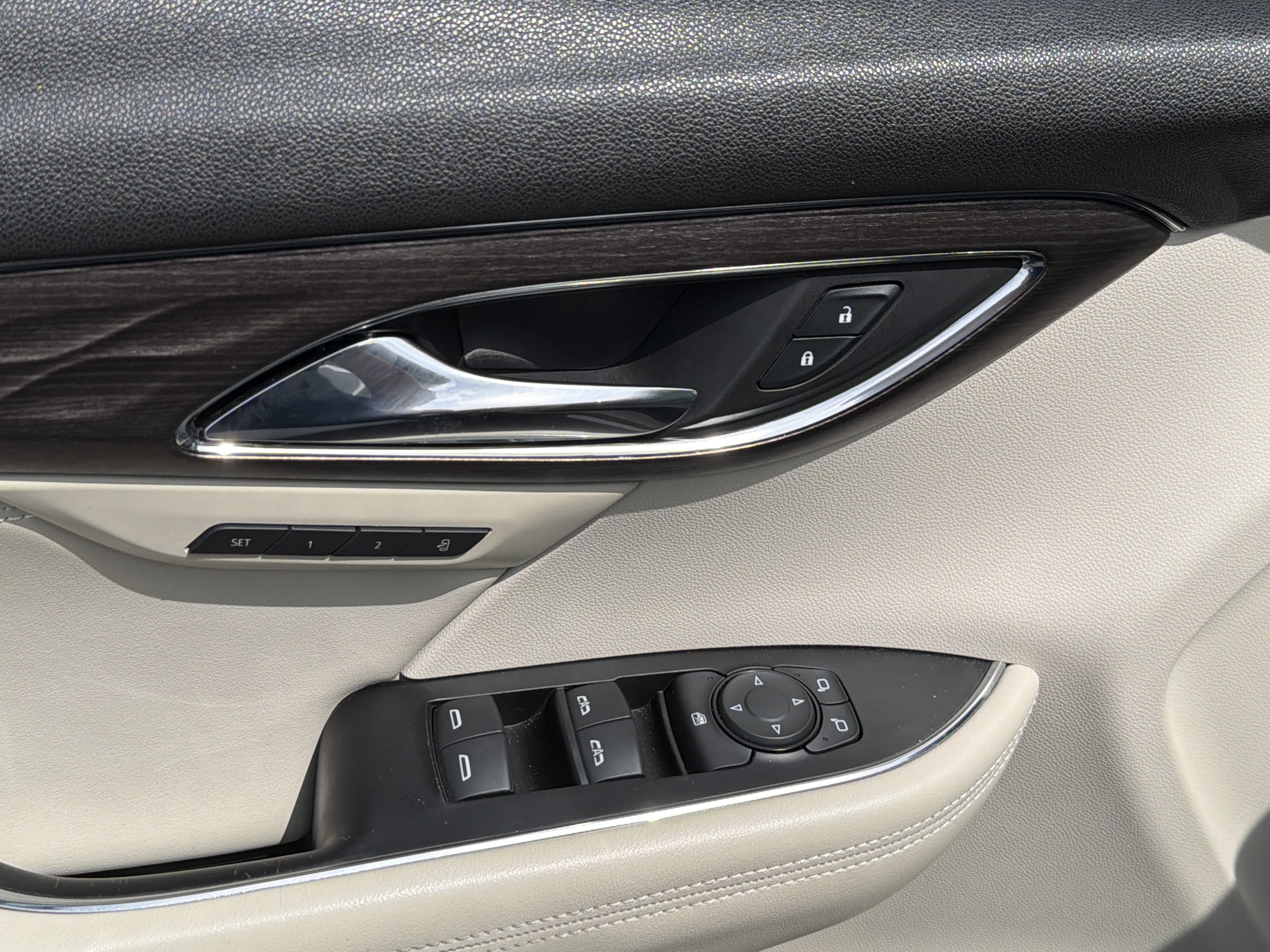 Used 2023 Buick Envision Avenir FWD image 22