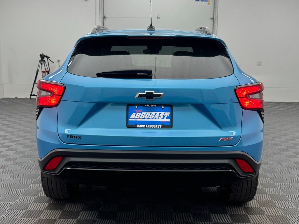 Used 2025 Chevrolet Trax RS FWD image 8
