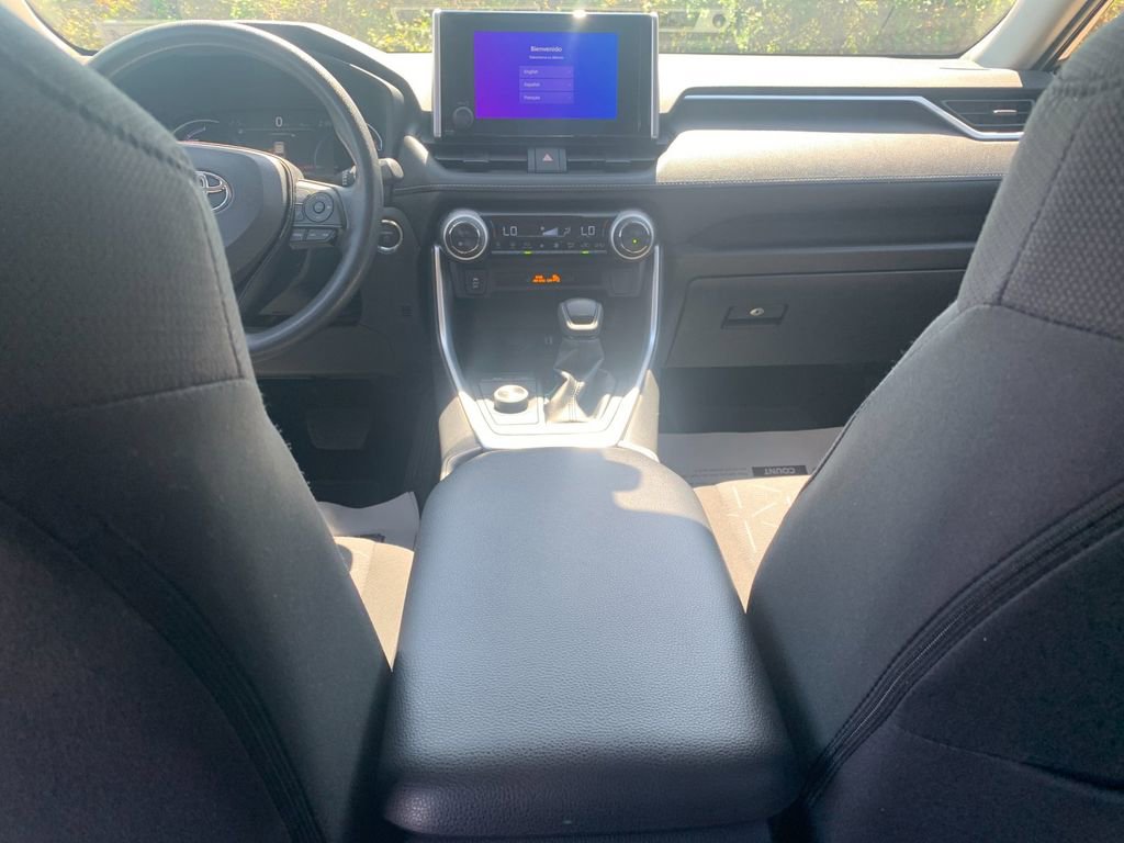 Used 2025 Toyota RAV4 XLE AWD/4WD image 16