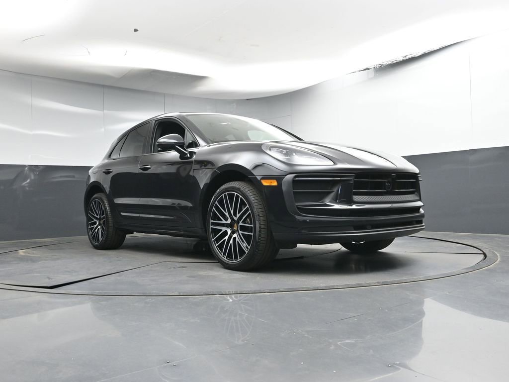 Certified 2025 Porsche Macan image 31