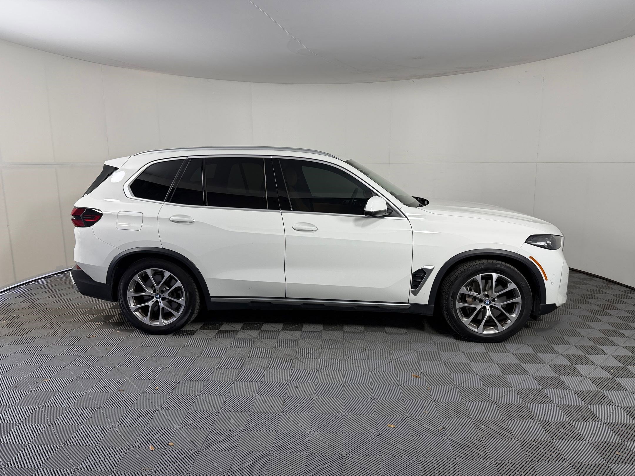 Certified 2024 BMW X5 xDrive50e w/ Parking Assistance Package image 8