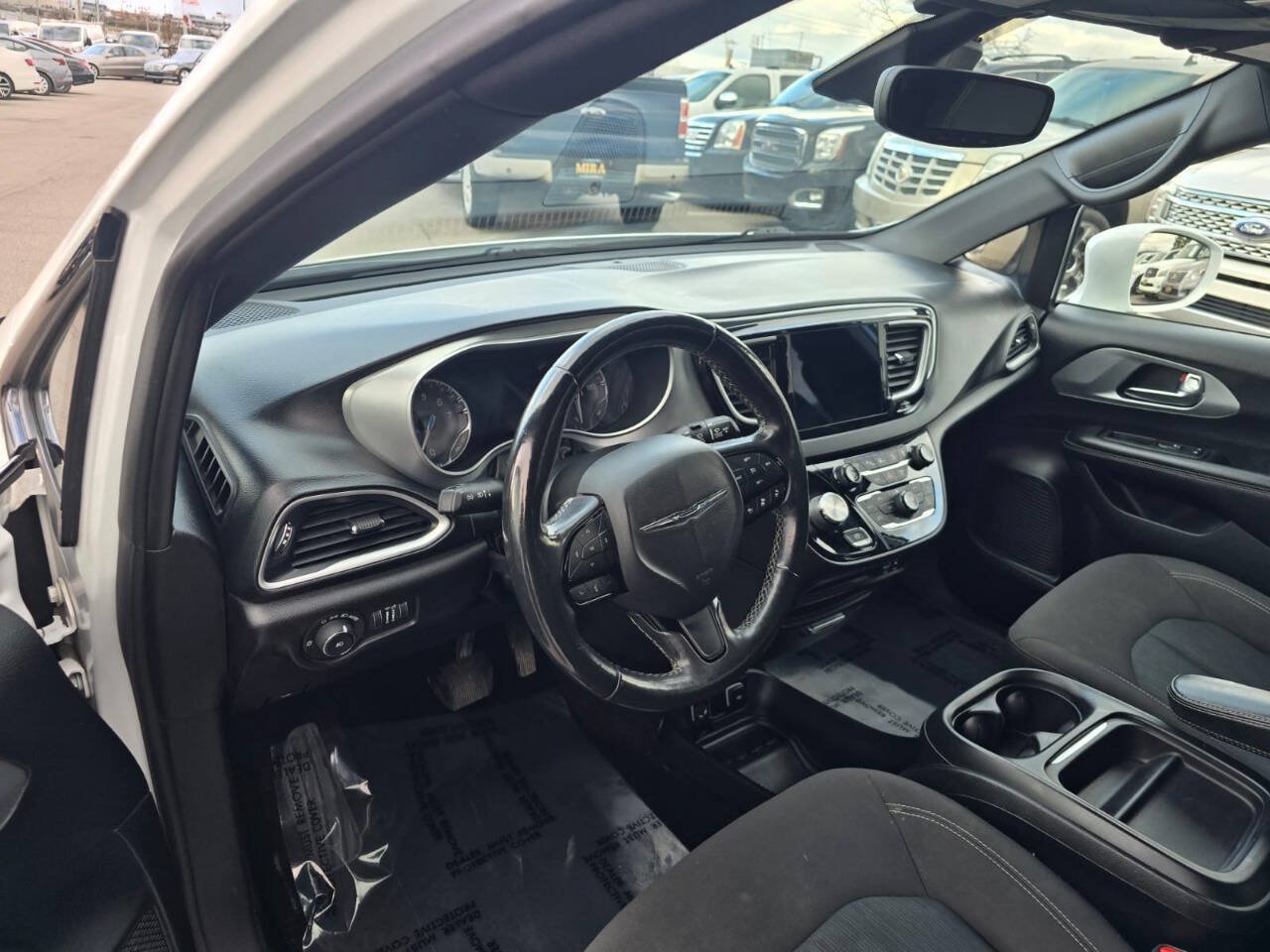Used 2020 Chrysler Pacifica Touring w/ Advanced Safetytec Group FWD image 20