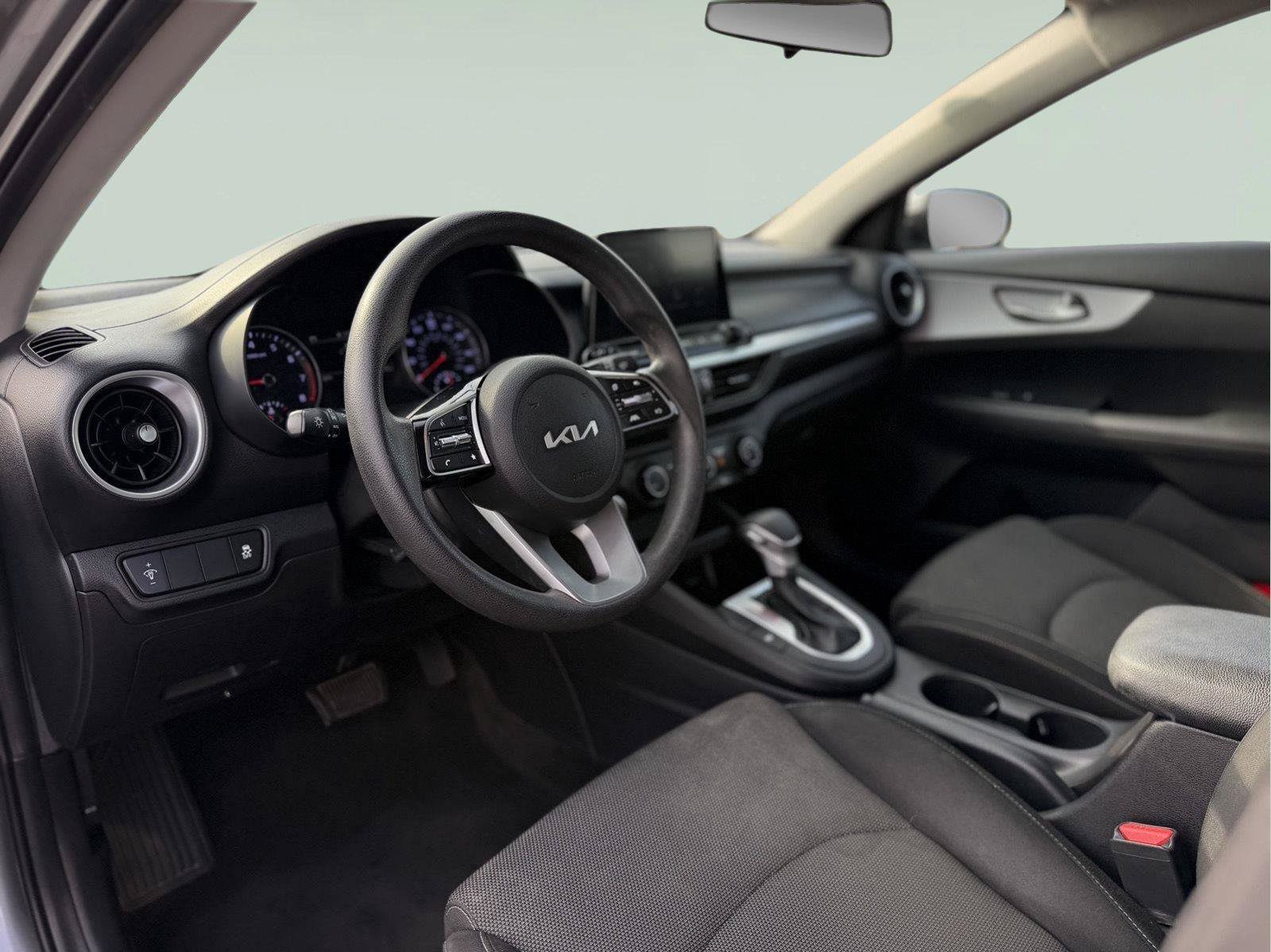 Used 2022 Kia Forte LXS FWD image 17