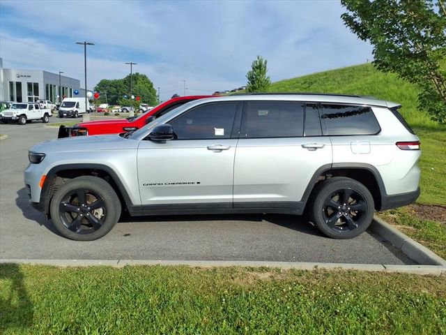 Used 2023 Jeep Grand Cherokee L Laredo AWD/4WD image 6