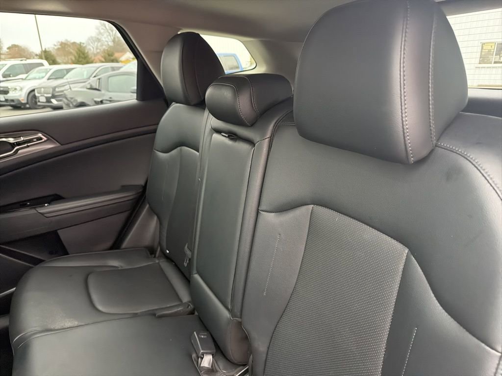 Used 2023 Kia Sportage SX image 32