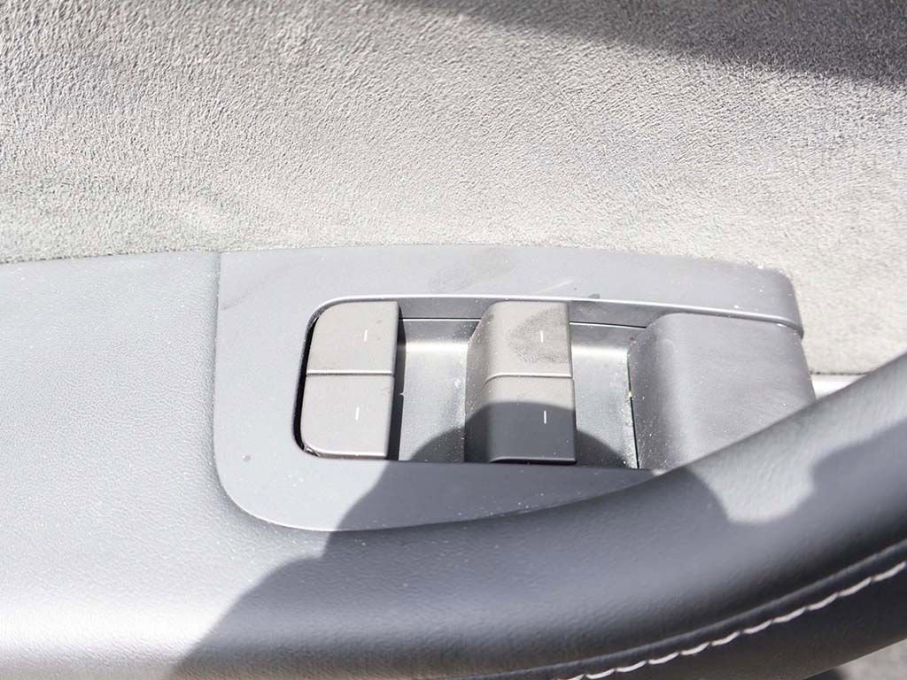 Used 2023 Tesla Model Y Long Range AWD/4WD image 40