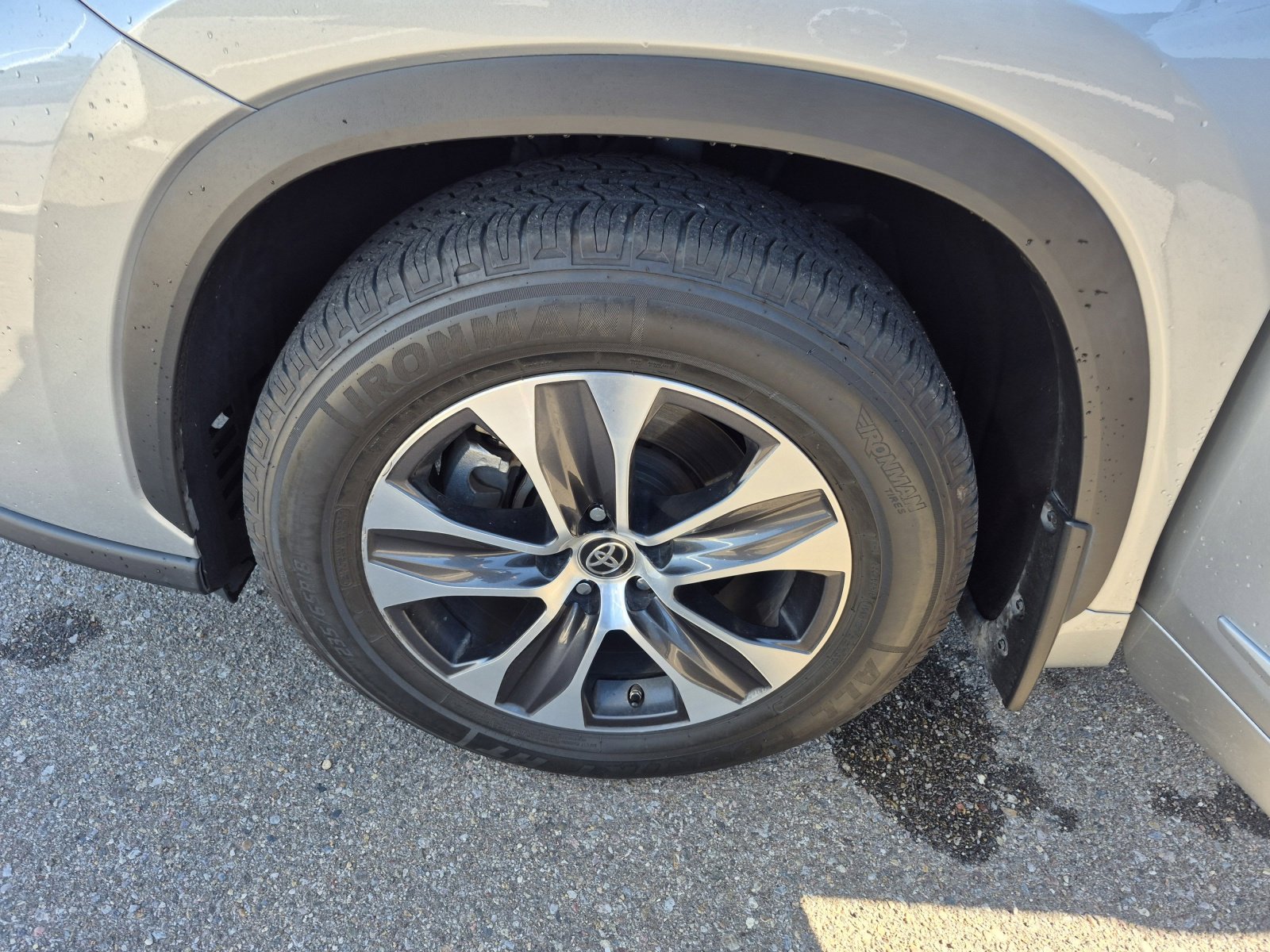Used 2021 Toyota Highlander XLE image 25