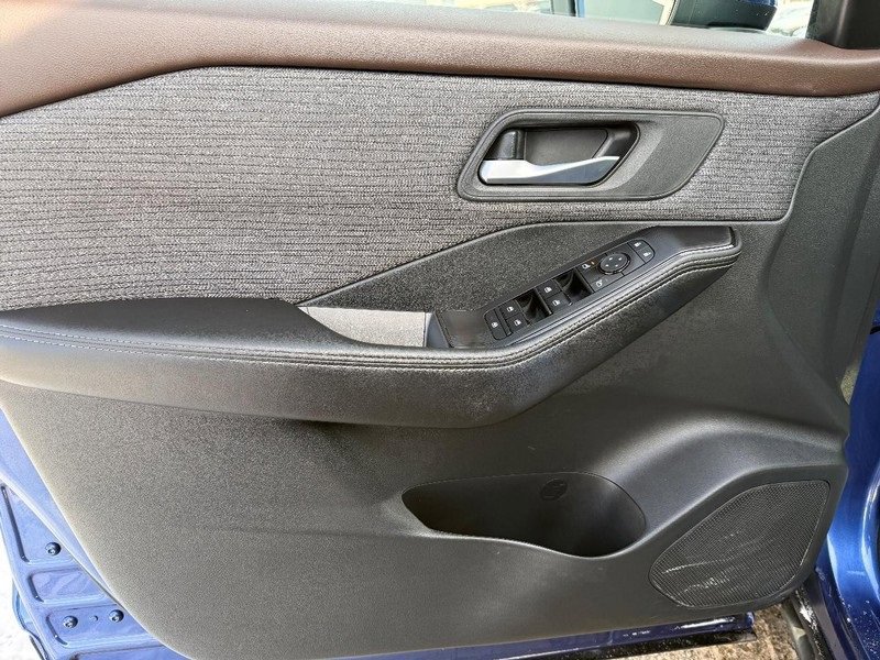 Used 2021 Nissan Rogue SV image 18