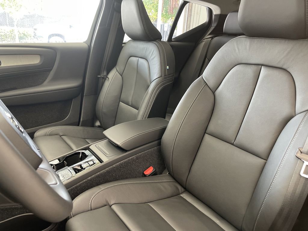Used 2024 Volvo XC40 B5 Ultimate image 10