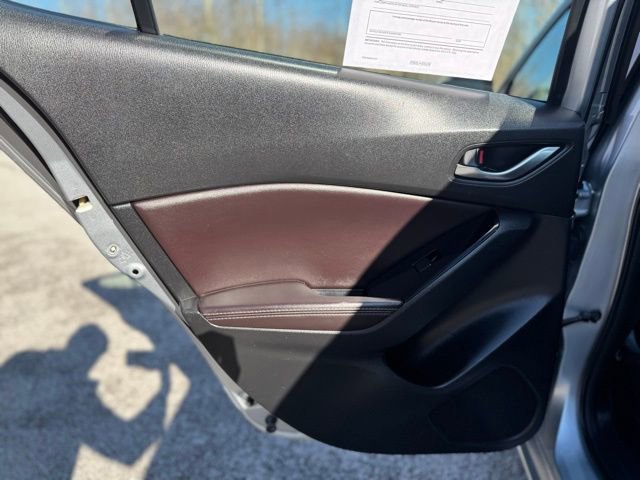 Used 2017 MAZDA MAZDA3 Touring FWD image 12