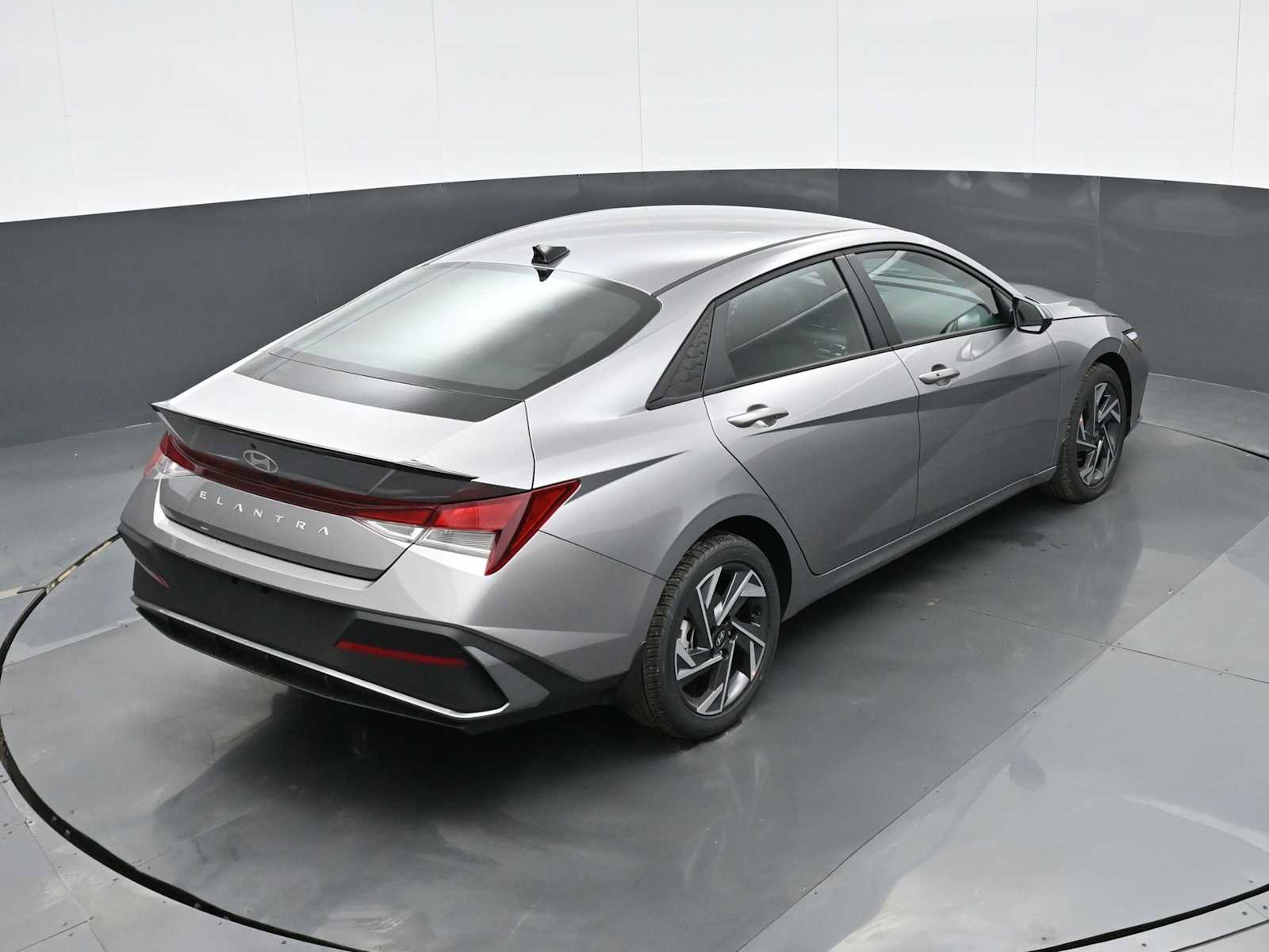 Certified 2025 Hyundai Elantra Sport image 42