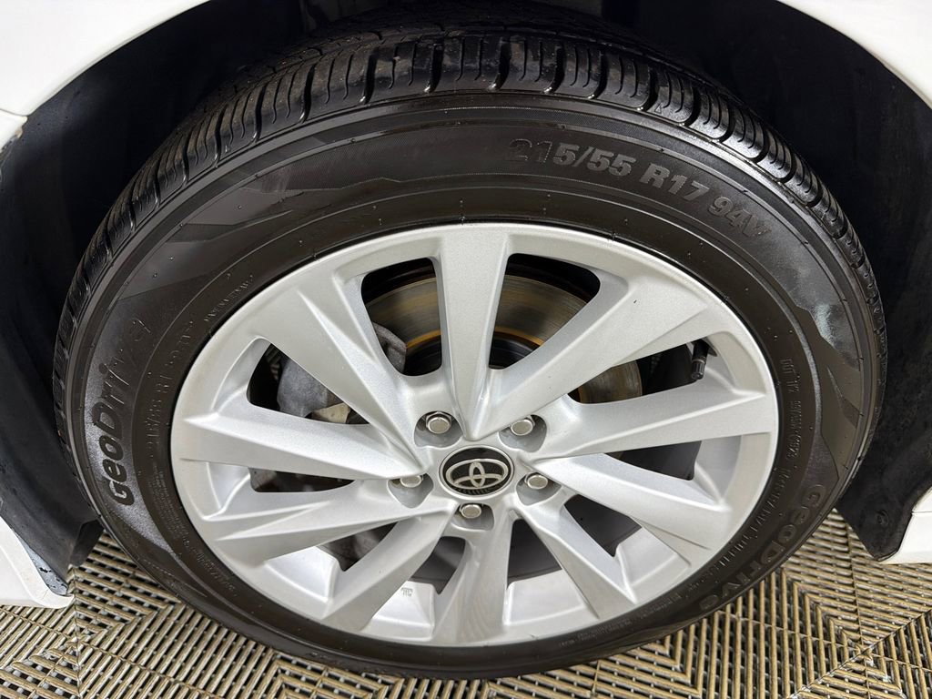 Used 2021 Toyota Camry LE FWD image 11