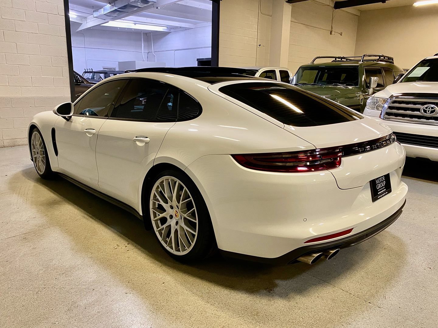 Used 2017 Porsche Panamera 4S AWD/4WD image 11