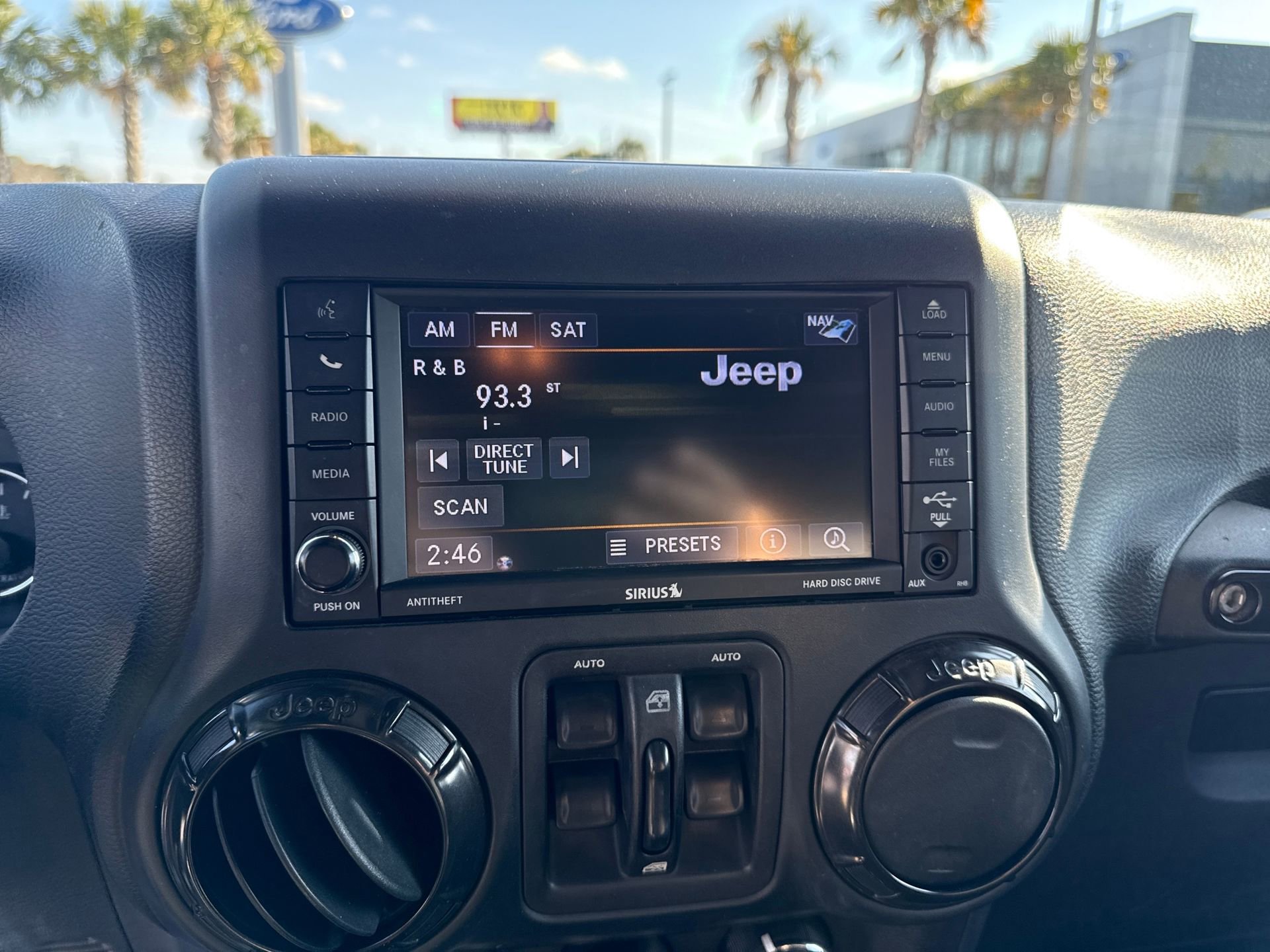 Used 2017 Jeep Wrangler Unlimited Rubicon image 16