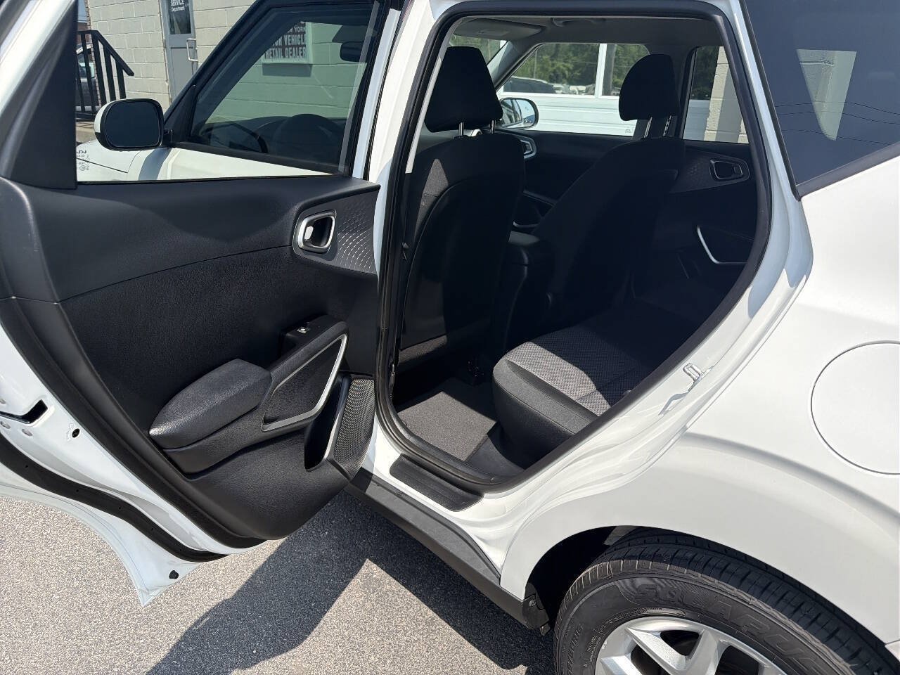Used 2023 Kia Soul LX w/ LX Technology Package FWD image 12