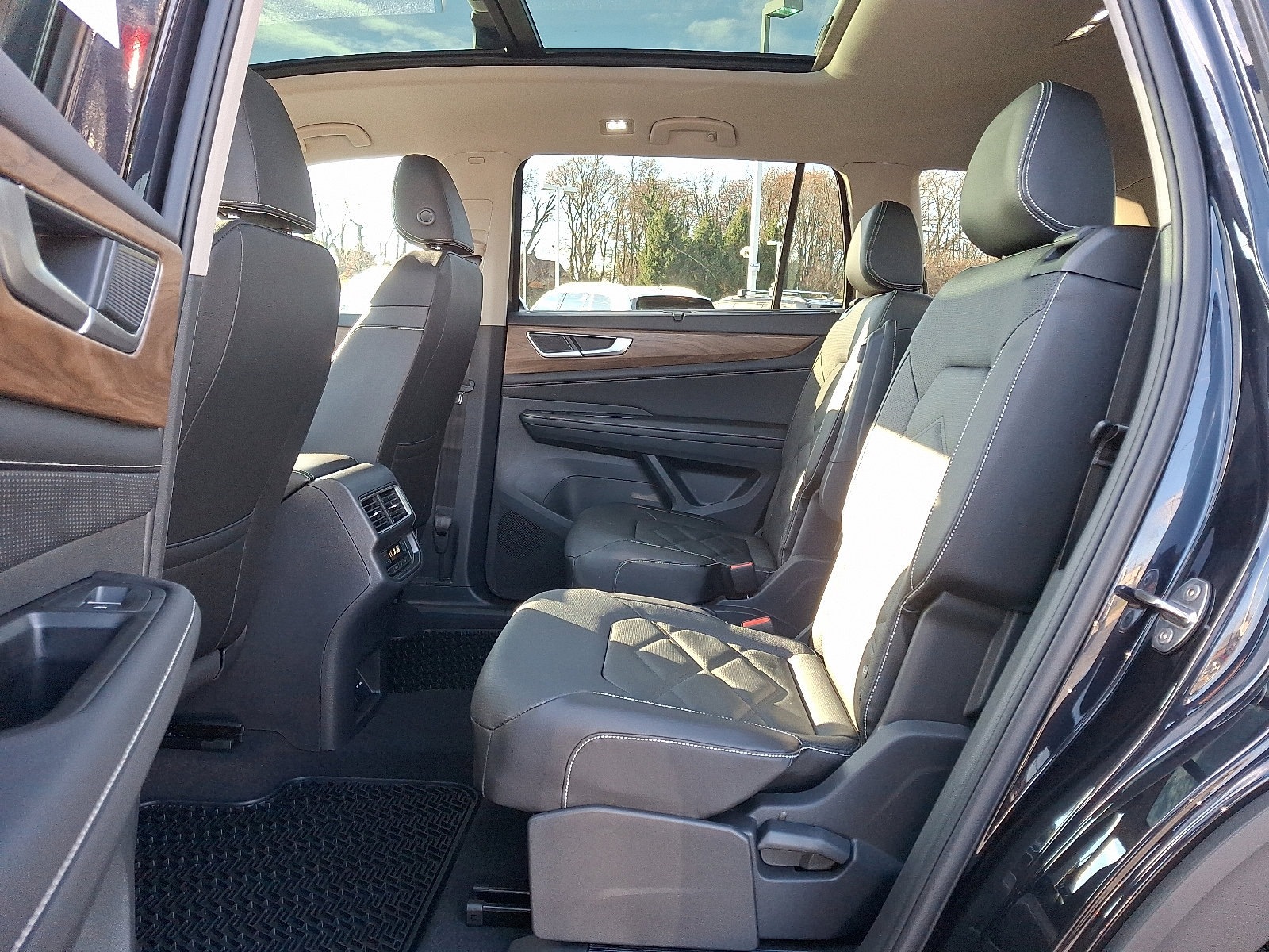 New 2025 Volkswagen Atlas SE image 7