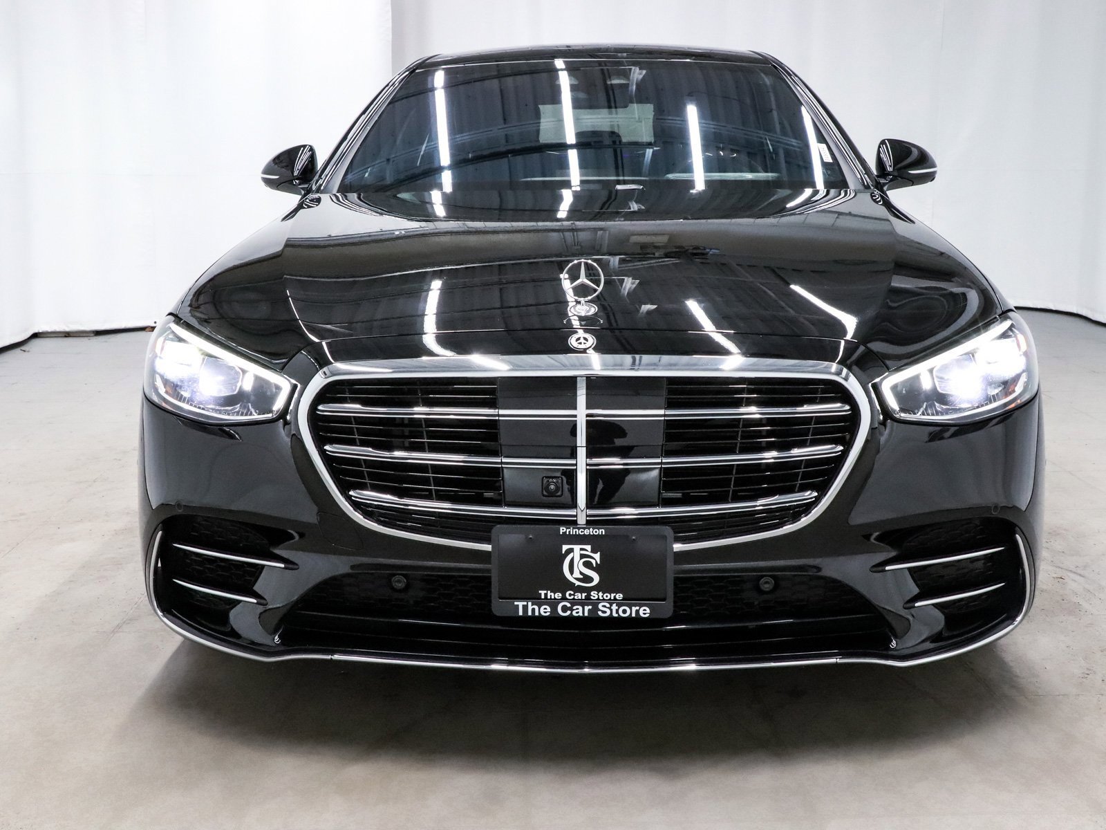 Used 2025 Mercedes-Benz S 580 4MATIC Sedan image 2
