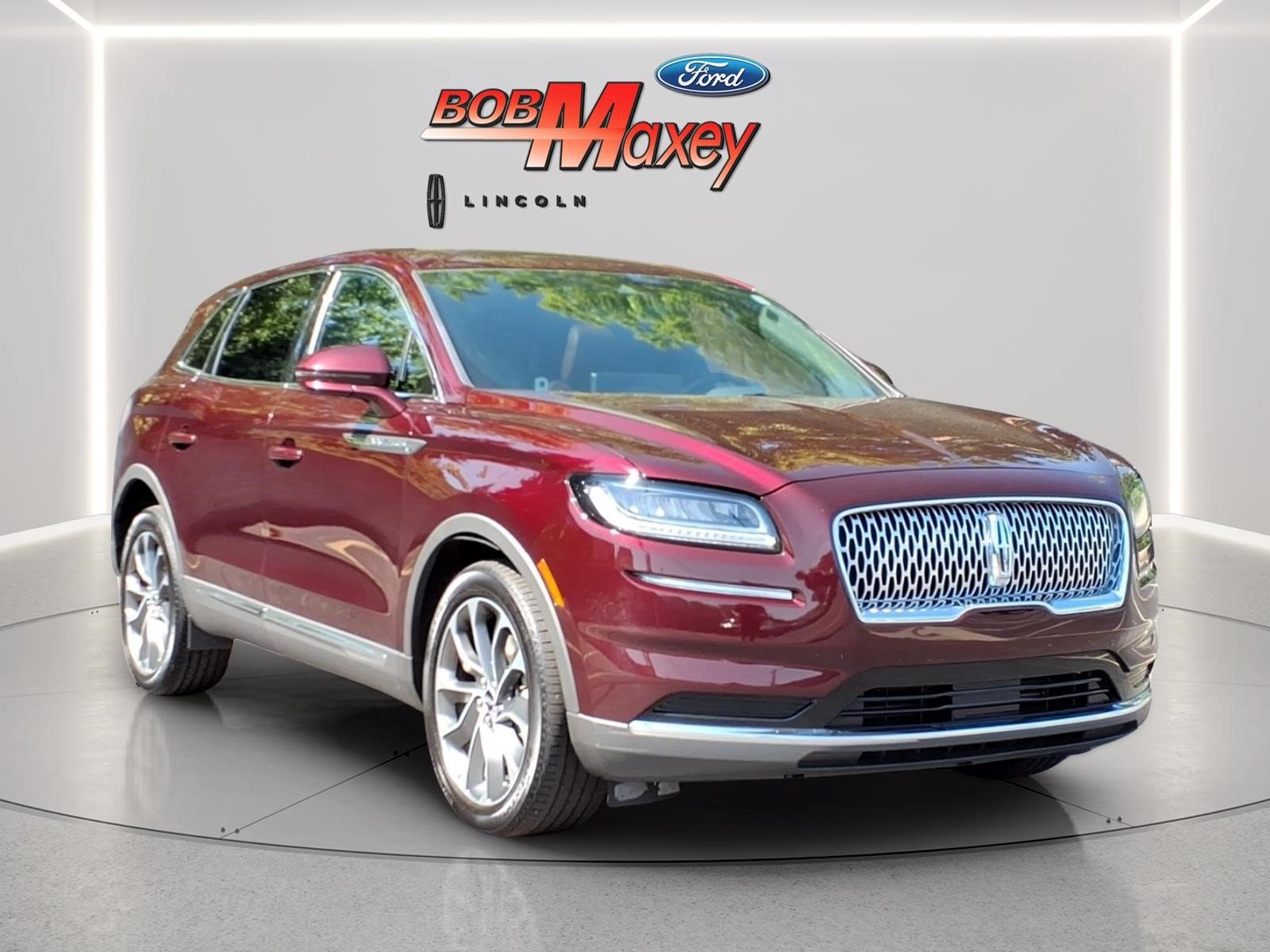 Used 2023 Lincoln Nautilus Reserve AWD/4WD image 3
