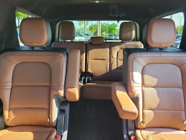 Certified 2023 Lincoln Navigator Reserve AWD/4WD image 18