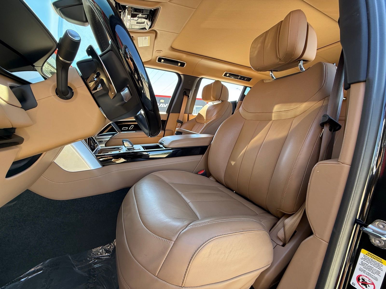 Used 2024 Land Rover Range Rover Long Wheelbase Autobiography image 9