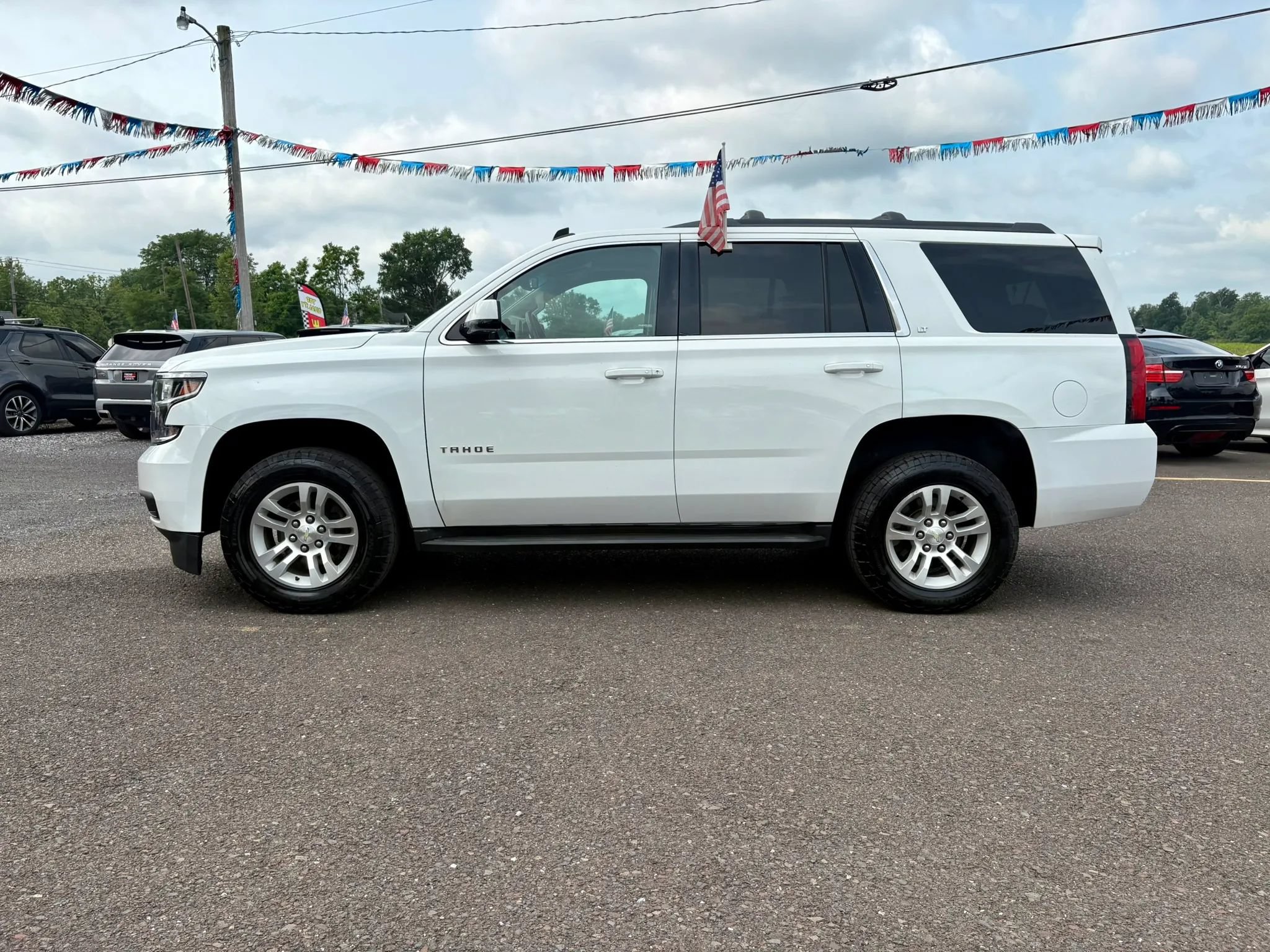 Used 2015 Chevrolet Tahoe LT w/ Luxury Package AWD/4WD image 2