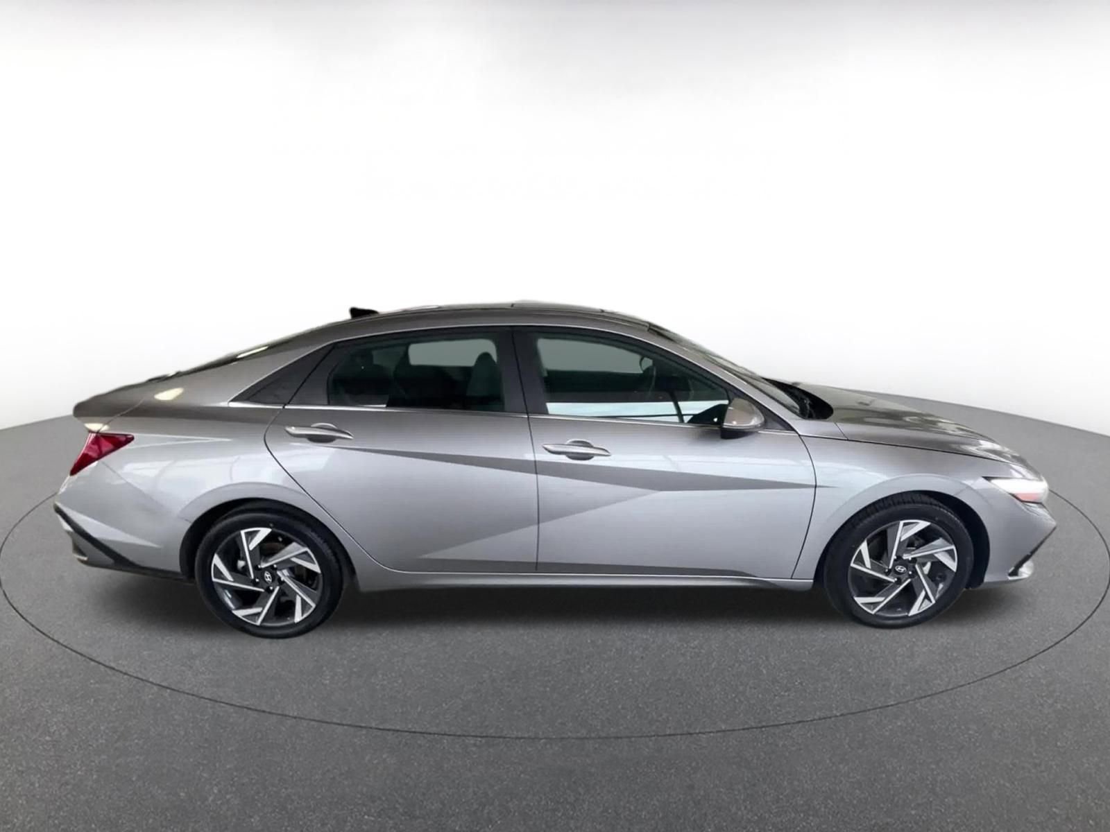 Used 2025 Hyundai Elantra Limited image 15