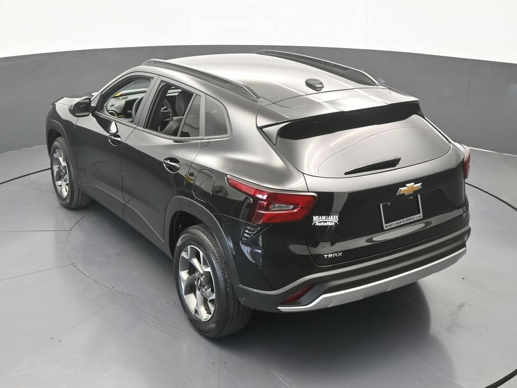 Used 2025 Chevrolet Trax LT FWD image 46