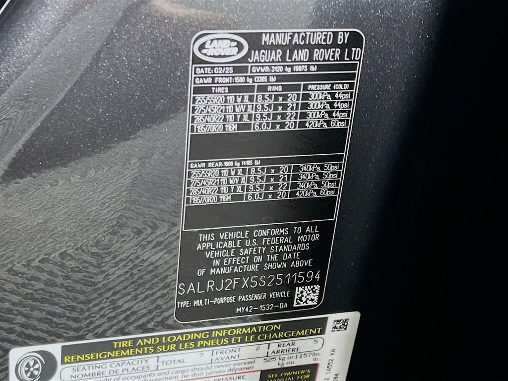 Certified 2025 Land Rover Discovery S AWD/4WD image 35