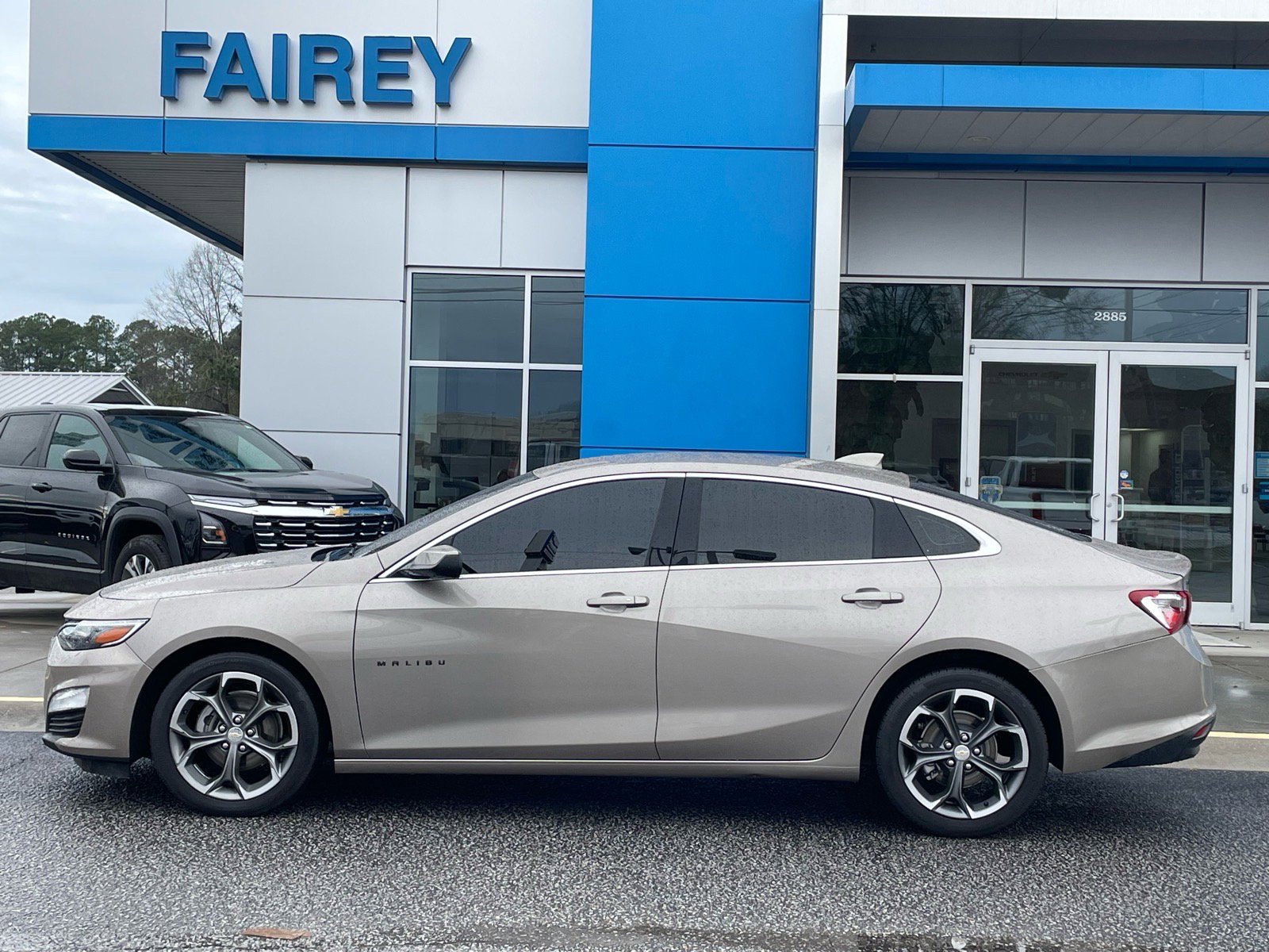 Used 2023 Chevrolet Malibu LT FWD image 2
