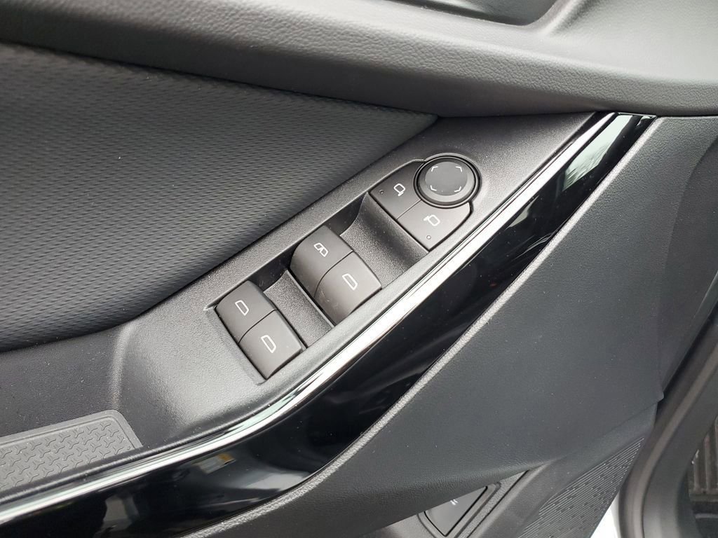 Used 2026 Chevrolet Equinox LT w/ Convenience Package II image 12