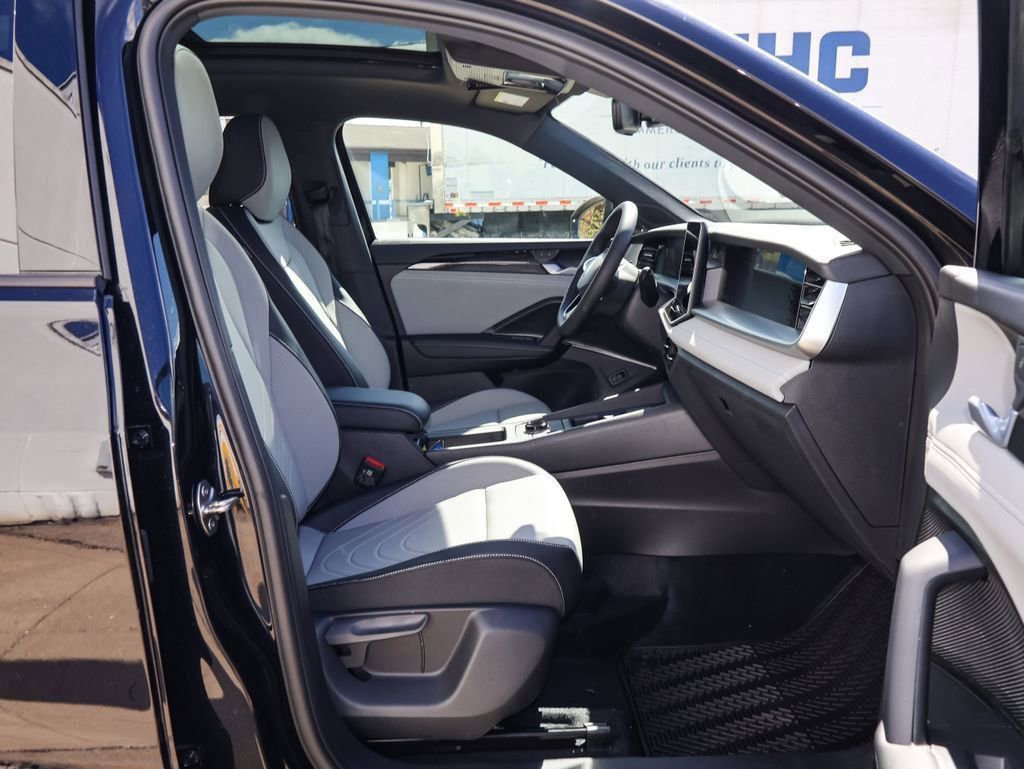 New 2026 Volkswagen Tiguan SE R-Line image 30