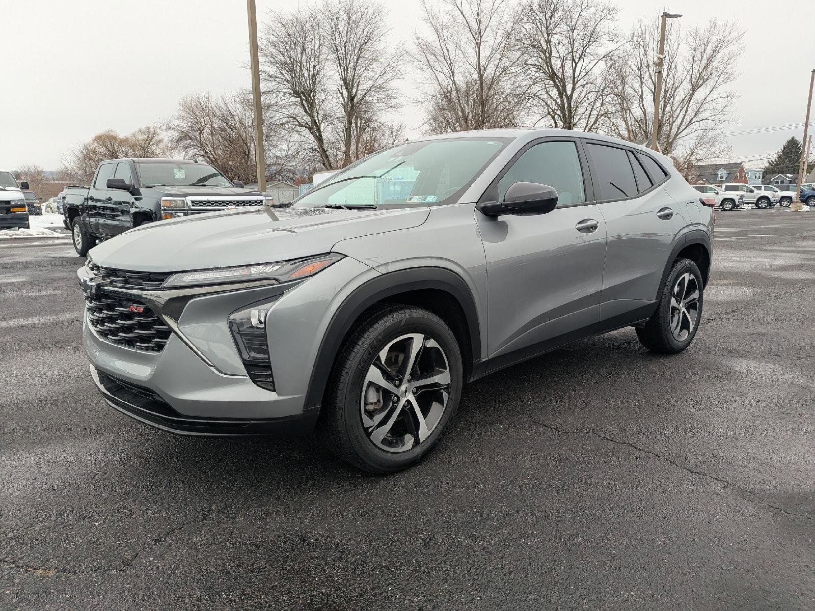 Certified 2024 Chevrolet Trax RS w/ Driver Confidence Package image 3