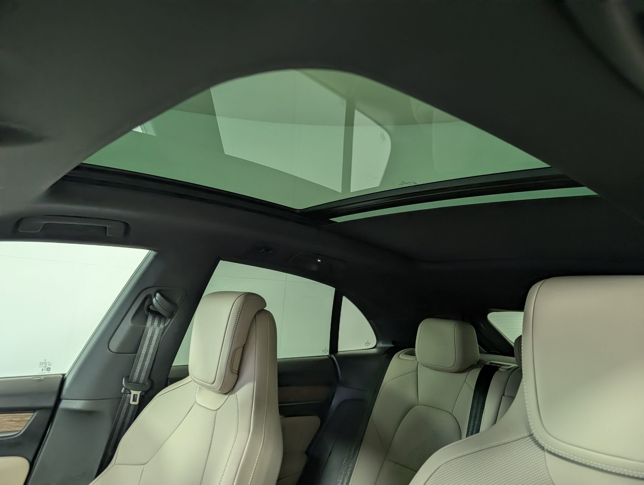 Certified 2025 Porsche Macan 4 Electric image 17