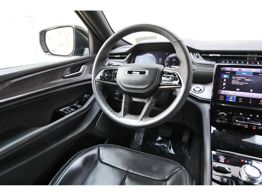 Used 2023 Jeep Grand Cherokee Overland AWD/4WD image 8