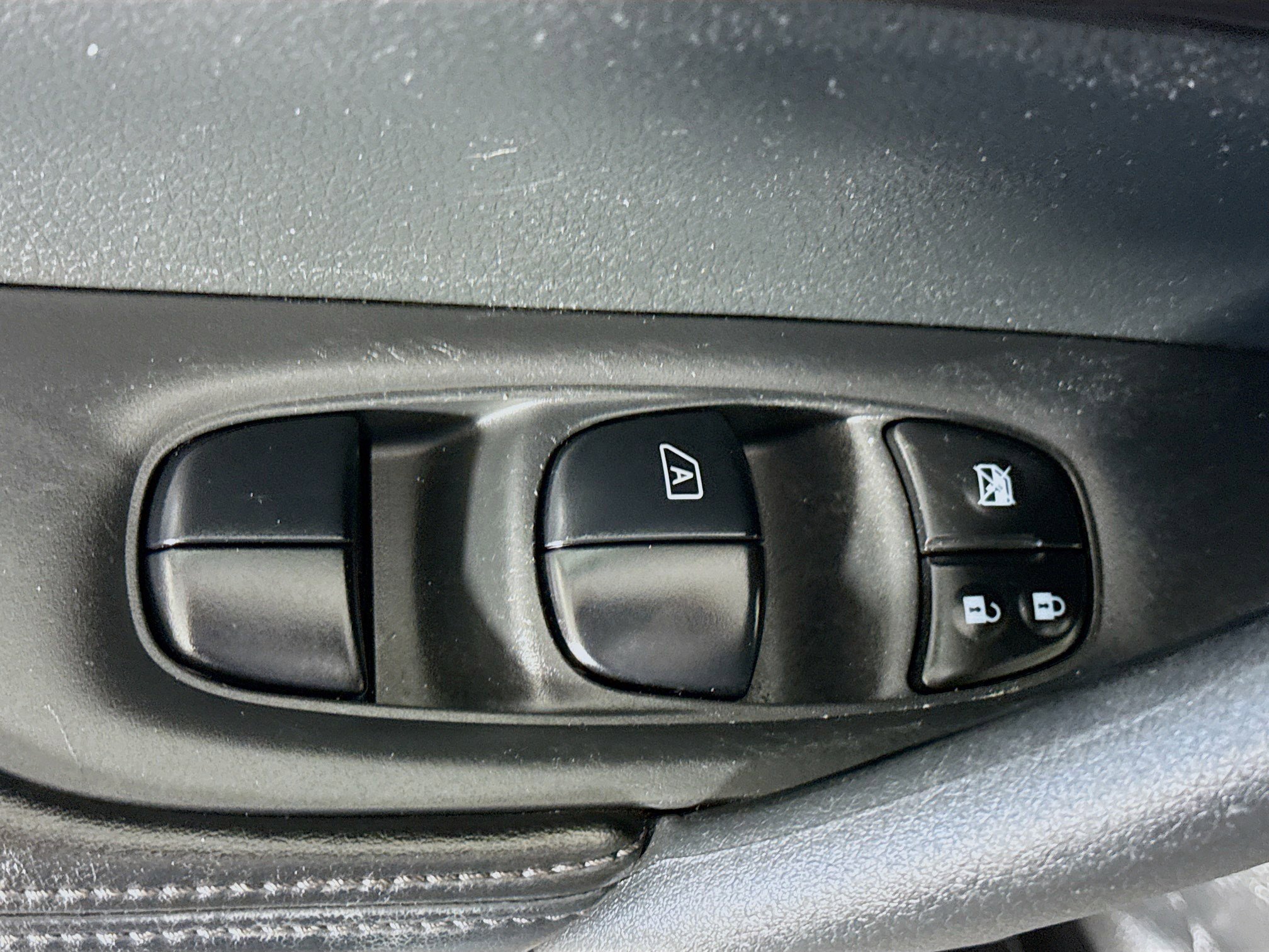Used 2019 Nissan Rogue SV image 24