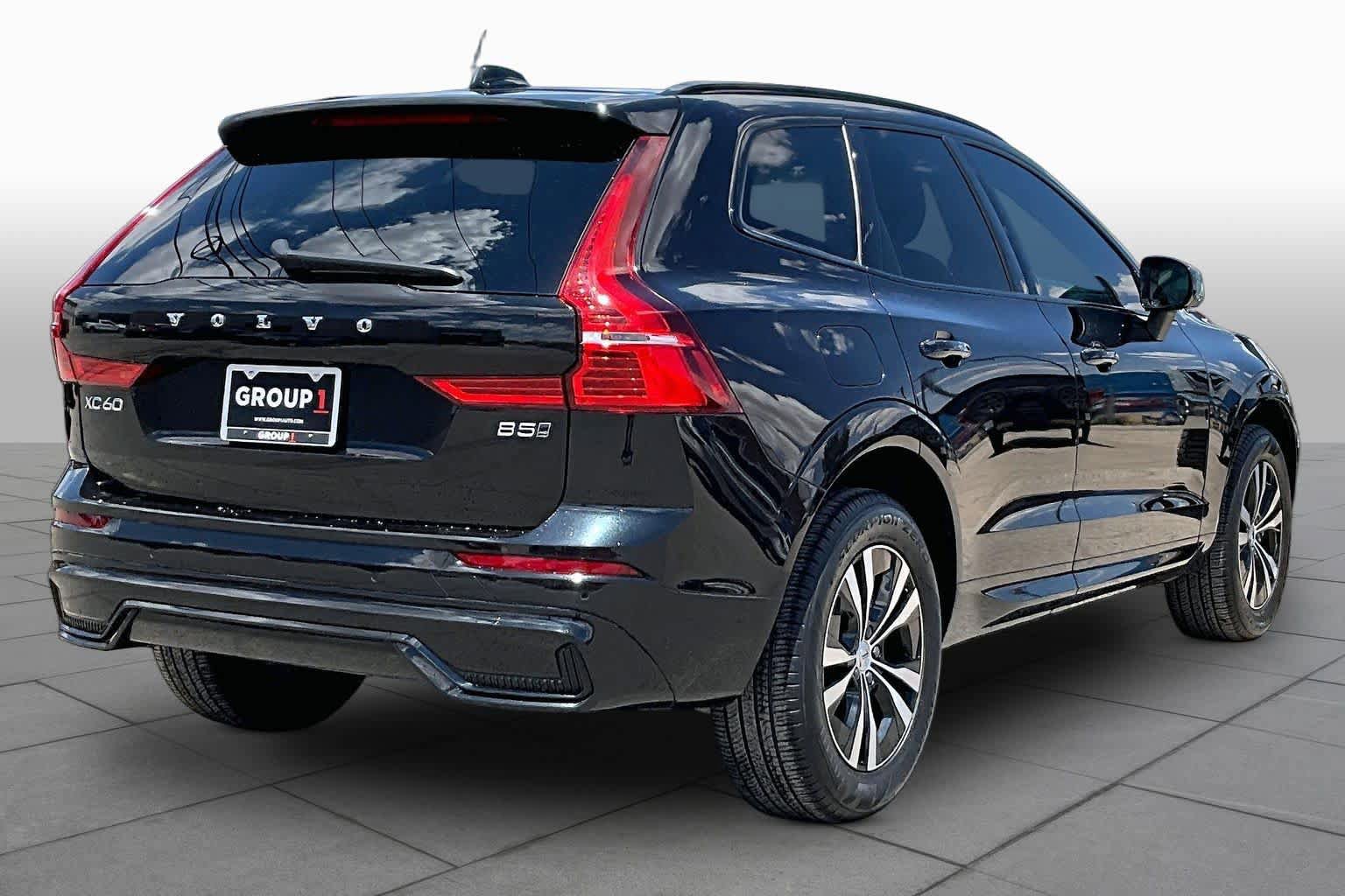 Used 2024 Volvo XC60 B5 Core AWD/4WD image 13