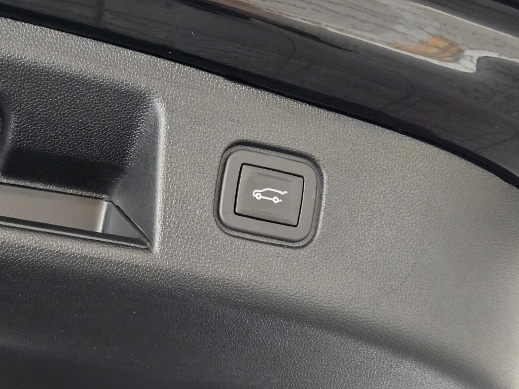 Certified 2025 Chevrolet Blazer EV RS AWD/4WD image 14