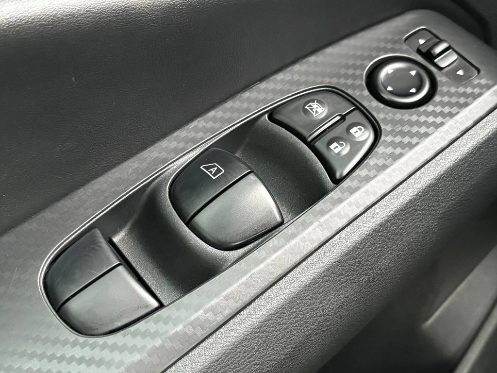 Used 2025 Nissan Altima 2.5 SV FWD image 10