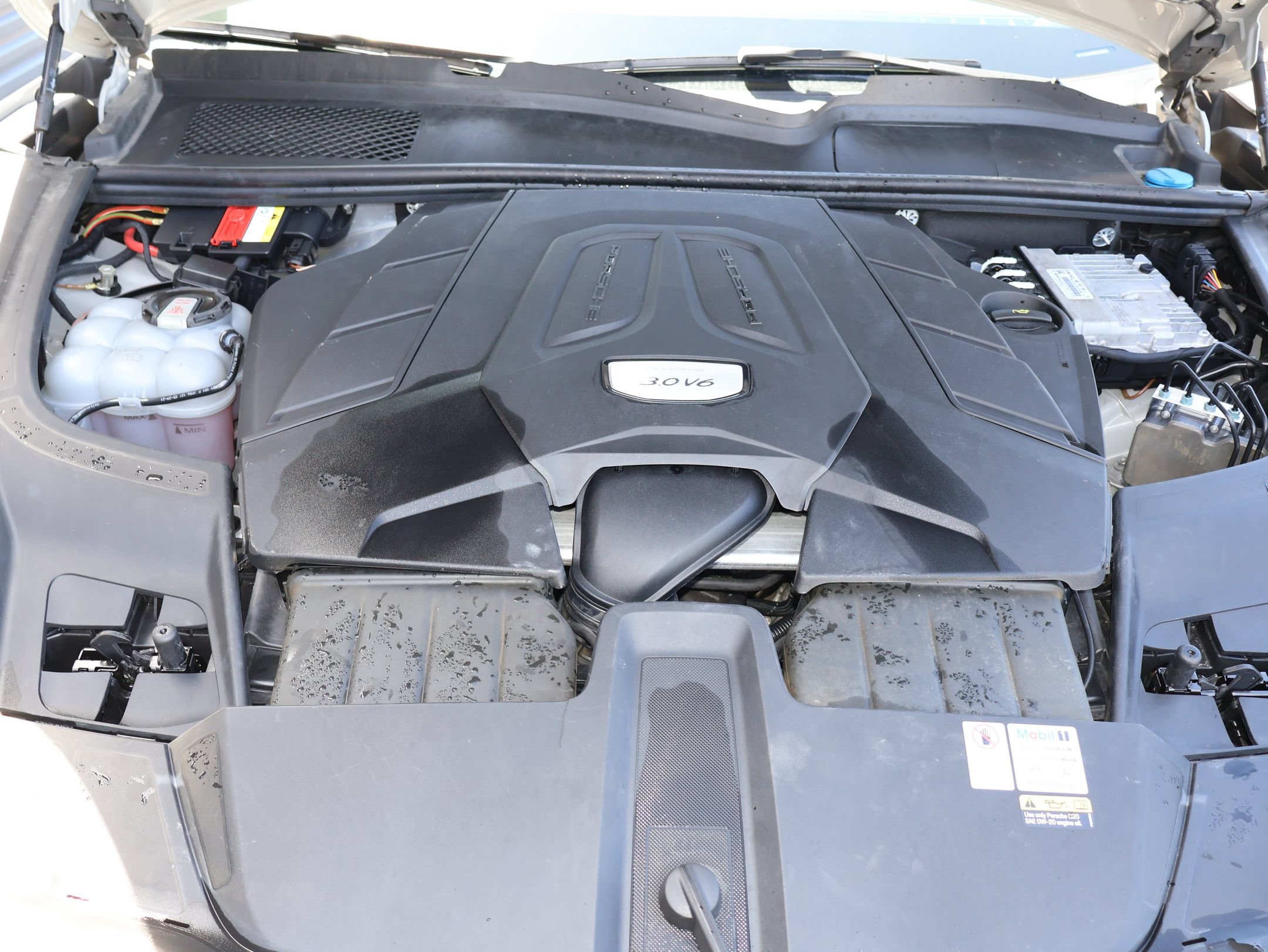 Used 2022 Porsche Cayenne AWD/4WD image 28