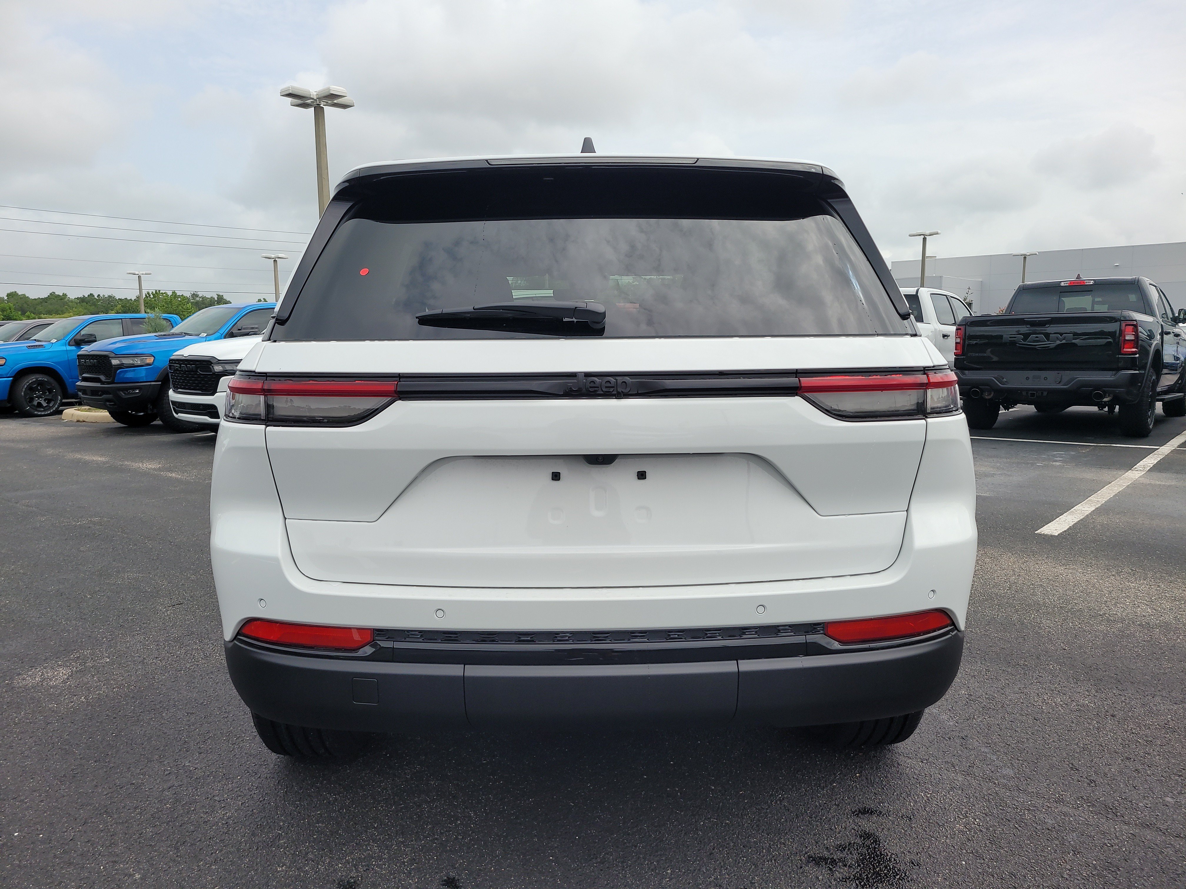 New 2025 Jeep Grand Cherokee Altitude RWD image 7