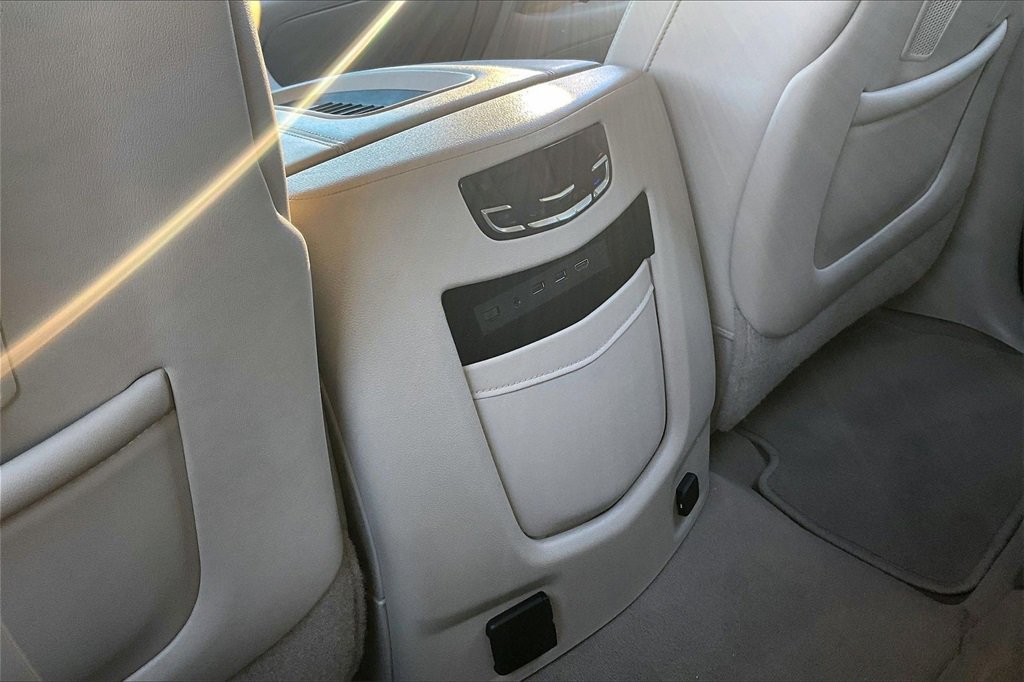Used 2019 Cadillac Escalade Premium Luxury image 24