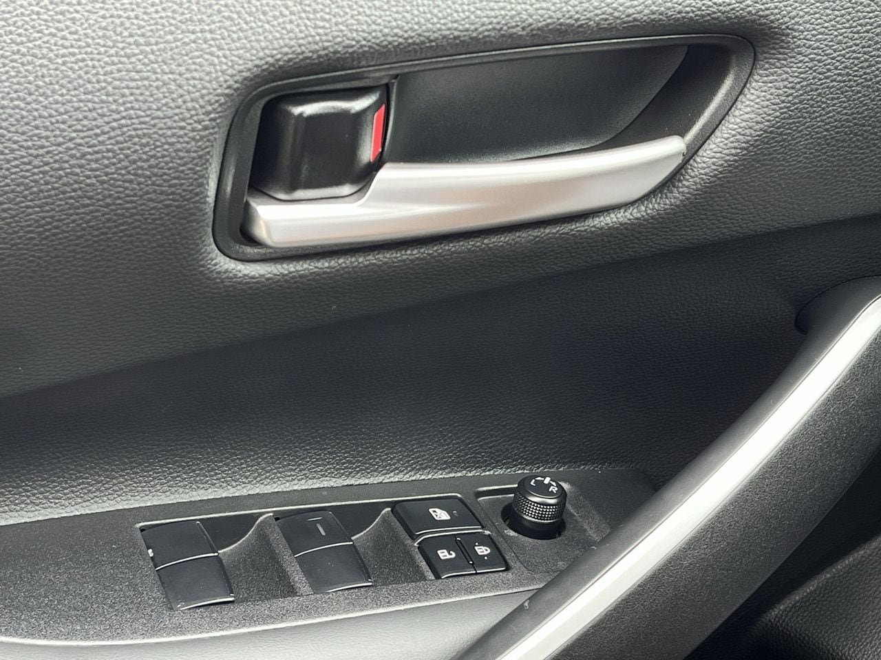 Used 2025 Toyota Corolla SE FWD image 21