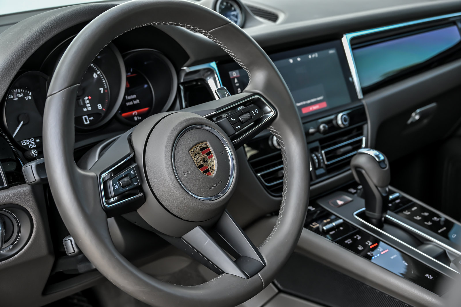 Used 2025 Porsche Macan w/ Premium Package Plus AWD/4WD image 26
