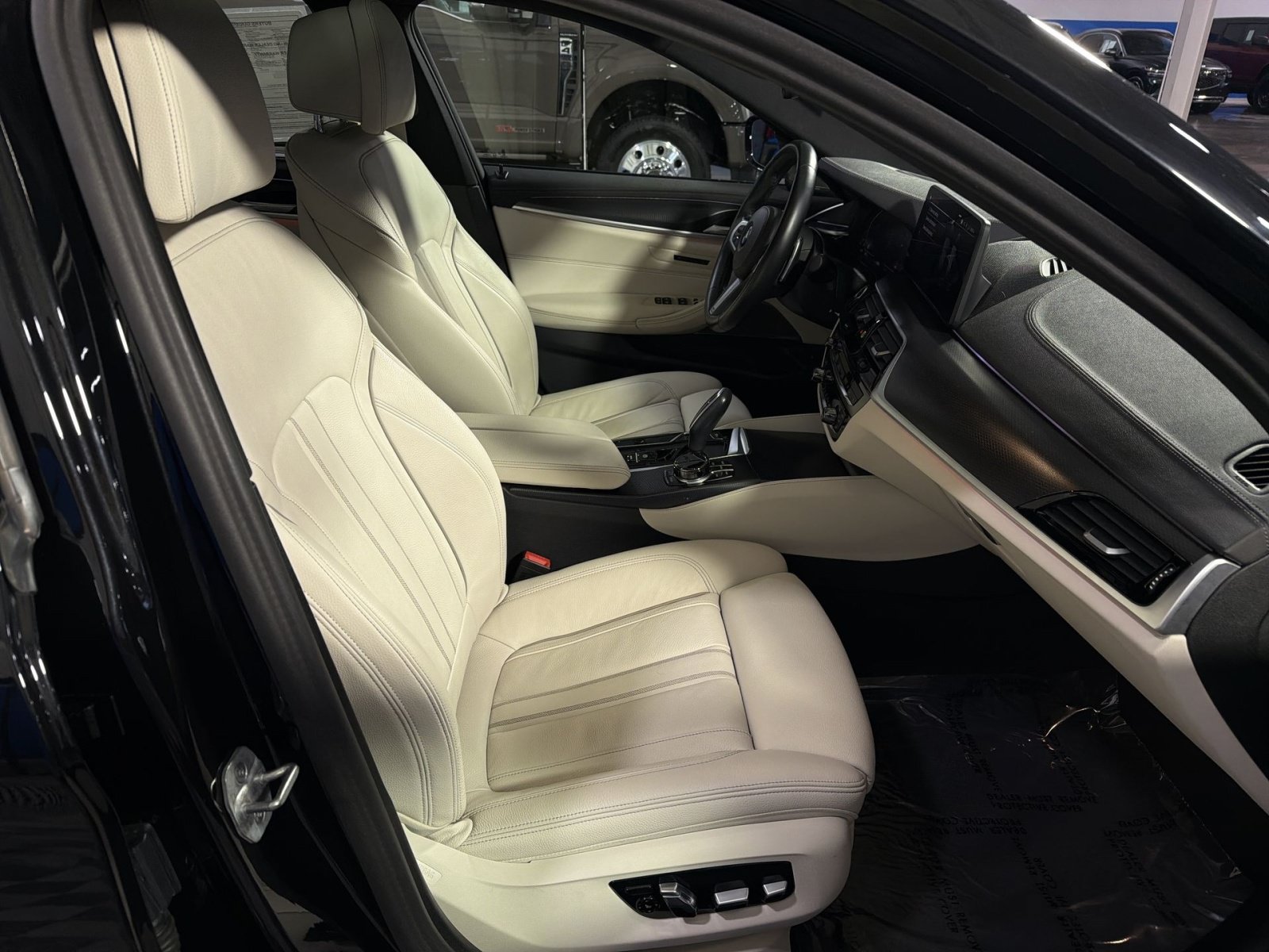 Used 2023 BMW M550i xDrive AWD/4WD image 24