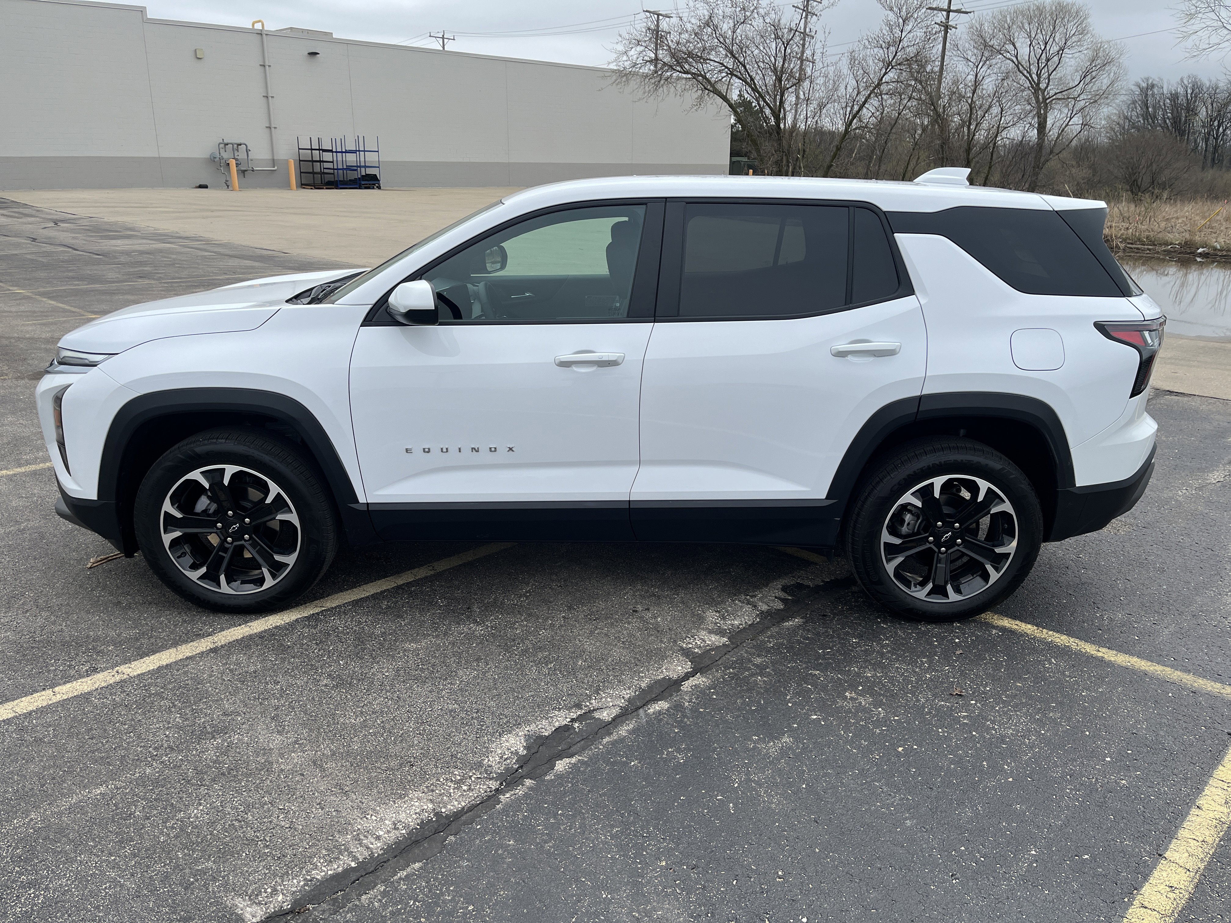 Used 2026 Chevrolet Equinox LT w/ Convenience Package II image 3