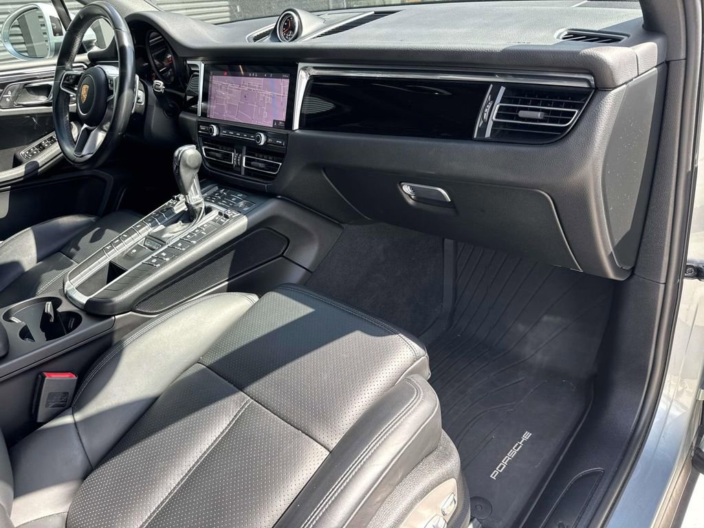 Certified 2021 Porsche Macan image 18