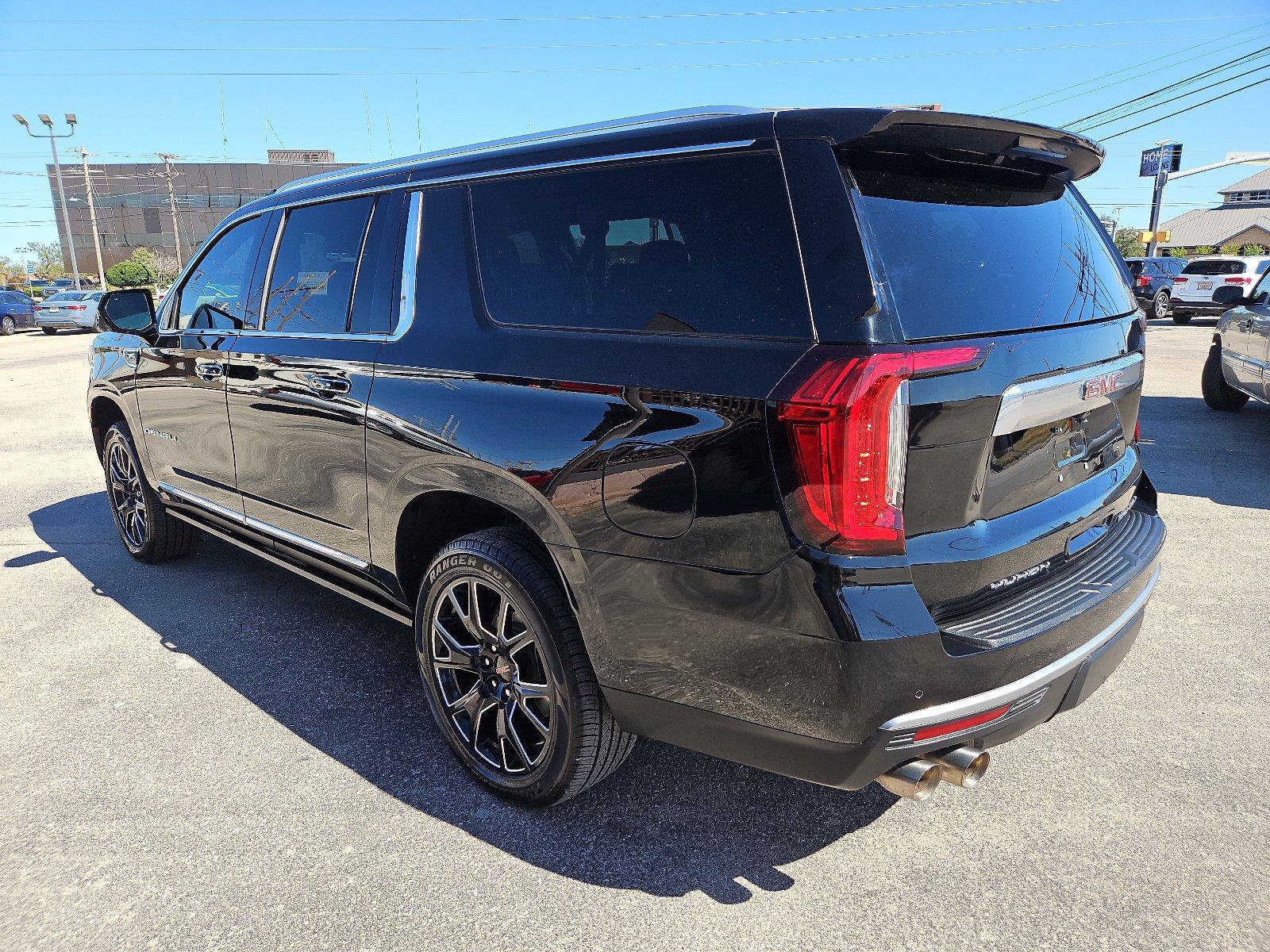 Used 2024 GMC Yukon XL Denali w/ Denali Reserve Package AWD/4WD image 4