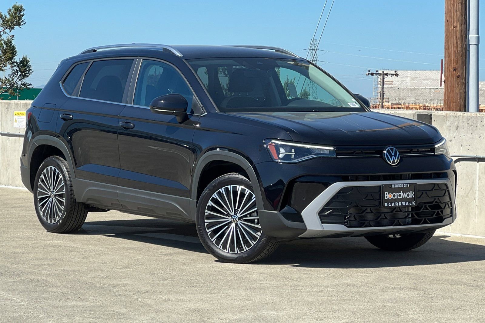 New 2026 Volkswagen Taos SE FWD image 2