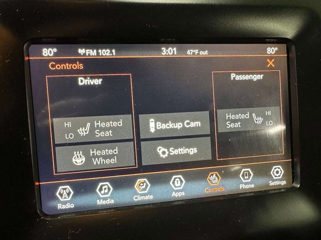 Used 2020 Jeep Cherokee Latitude Plus w/ Cold Weather Group AWD/4WD image 17